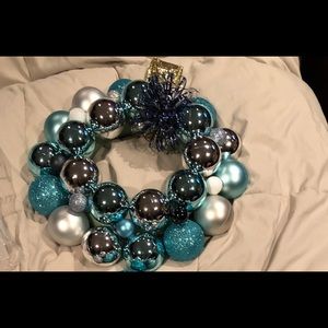 Holiday wreath